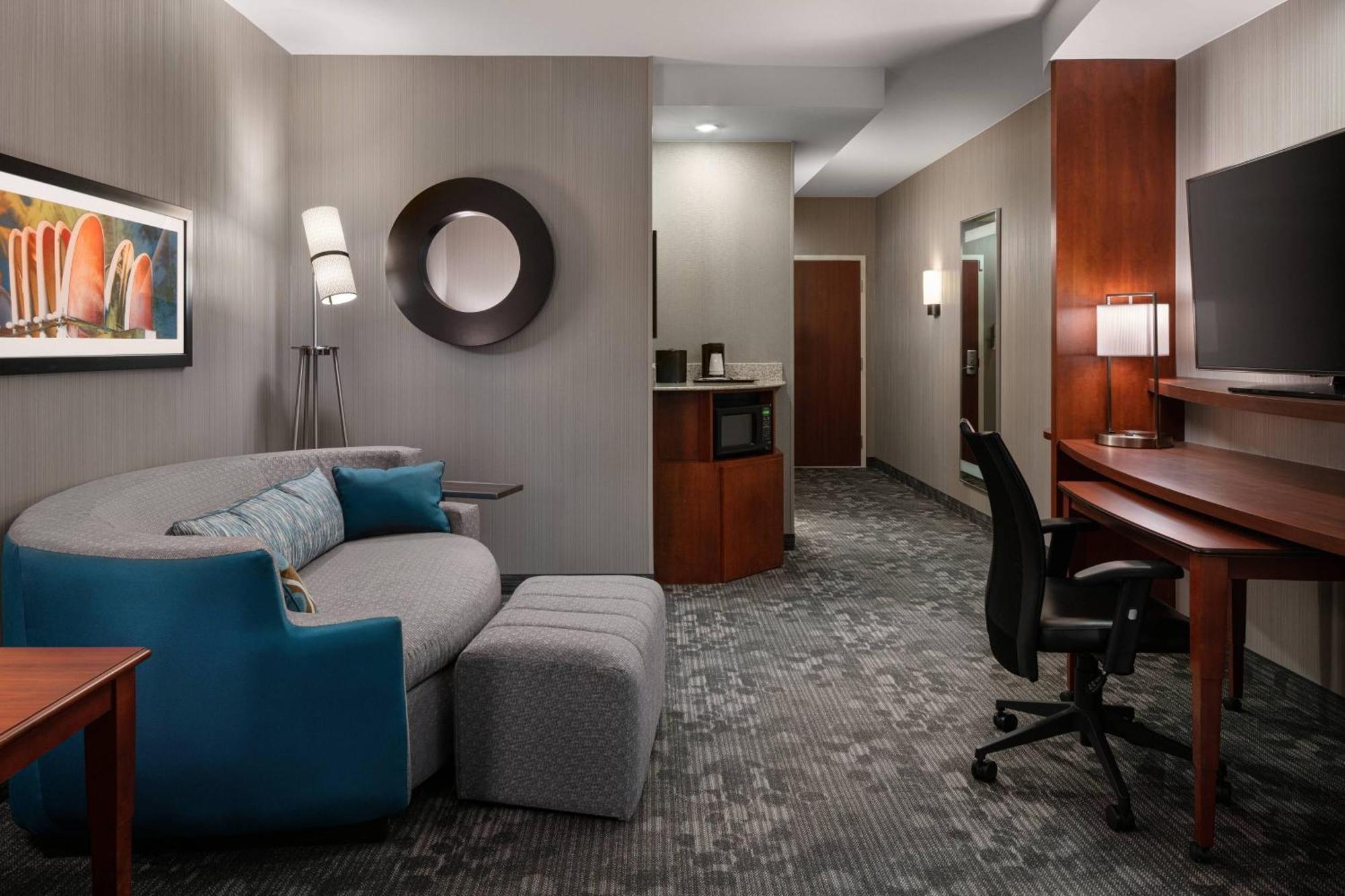 คอร์ตยาร์ด เมาอี คาฮาลูอี แอร์พอร์ต Hotel คาฮูลุย ภายนอก รูปภาพ