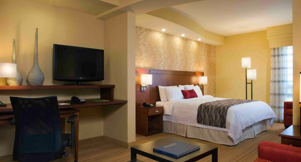 คอร์ตยาร์ด เมาอี คาฮาลูอี แอร์พอร์ต Hotel คาฮูลุย ภายนอก รูปภาพ